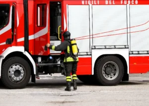 Due Vigili del Fuoco Perdono la Vita durante un Salvataggio a Matera Cordoglio del Ministro